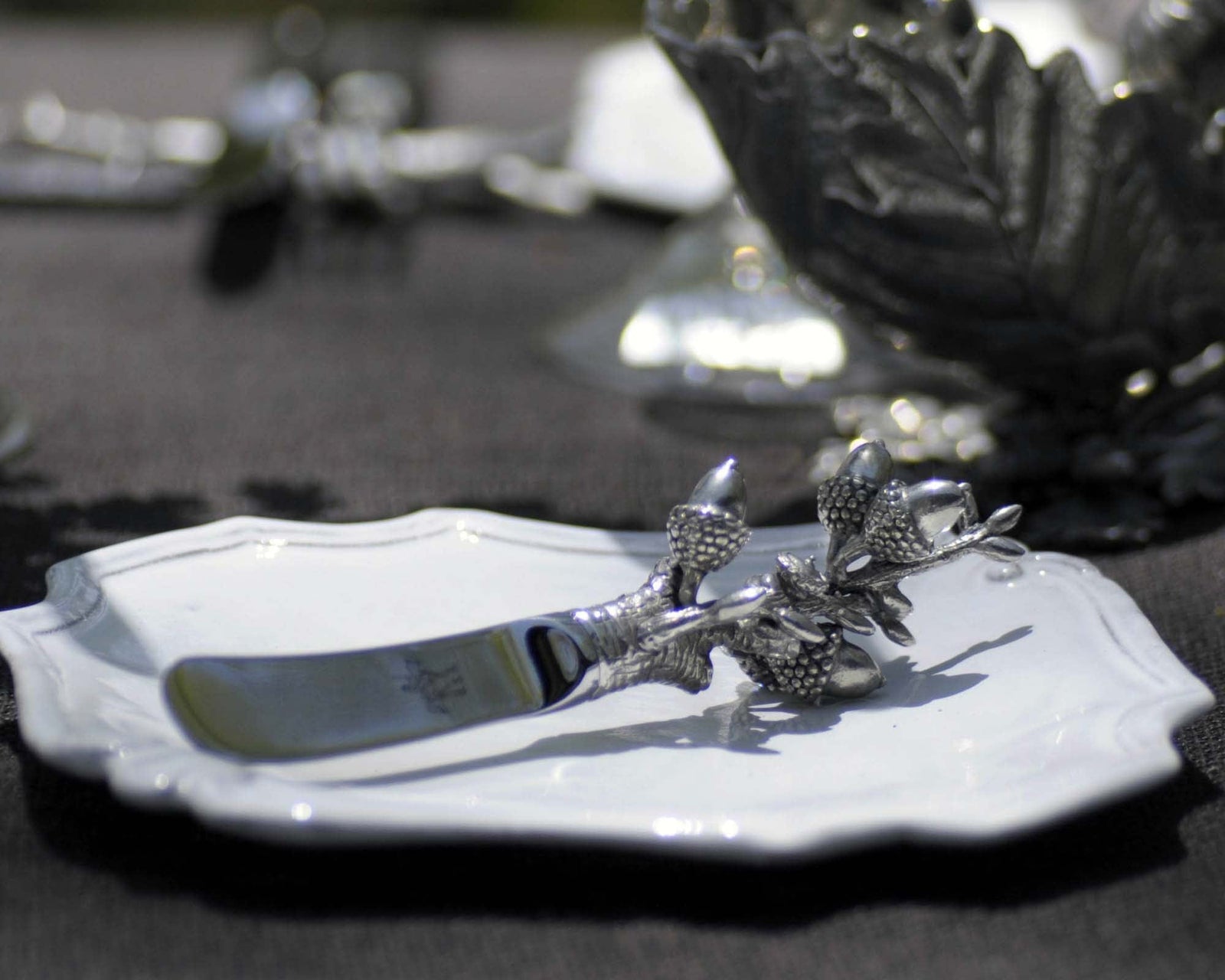 Vagabond House Majestic Forest Pewter Acorn & Oak Leaf Handle Spreader