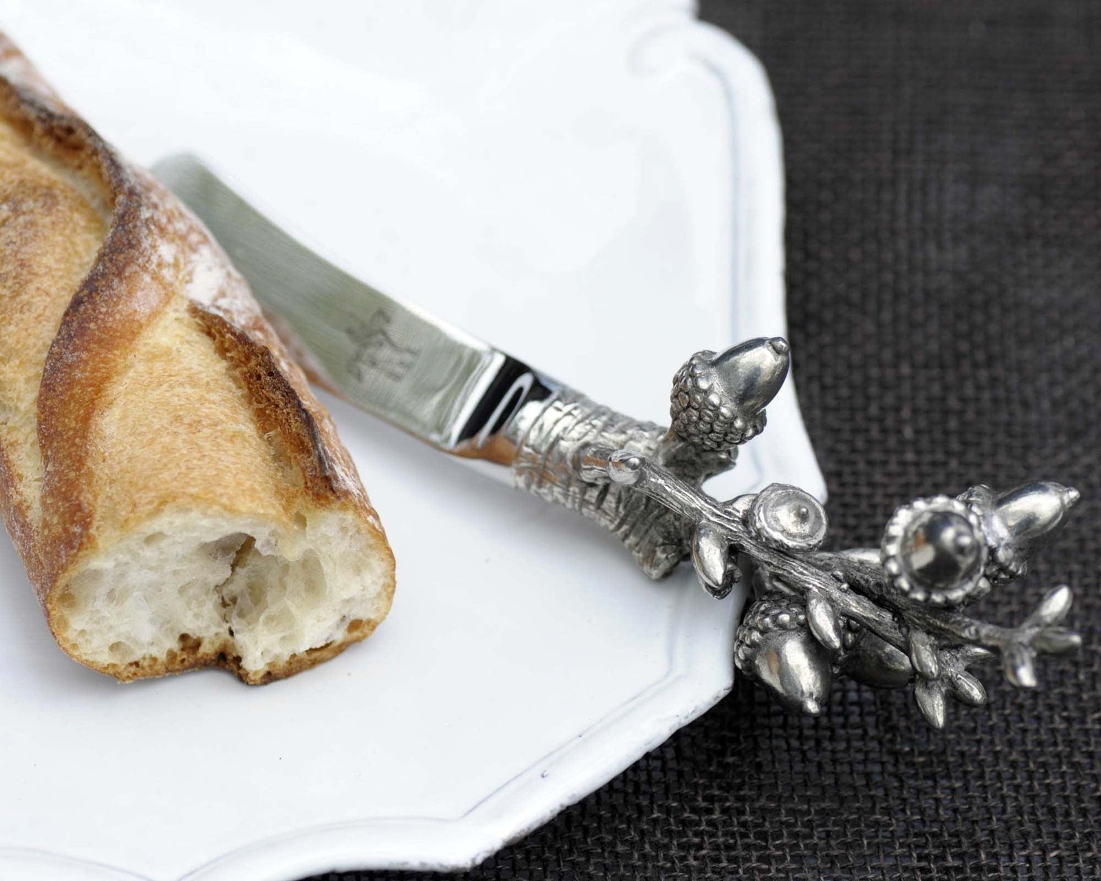 Vagabond House Majestic Forest Pewter Acorn & Oak Leaf Handle Spreader