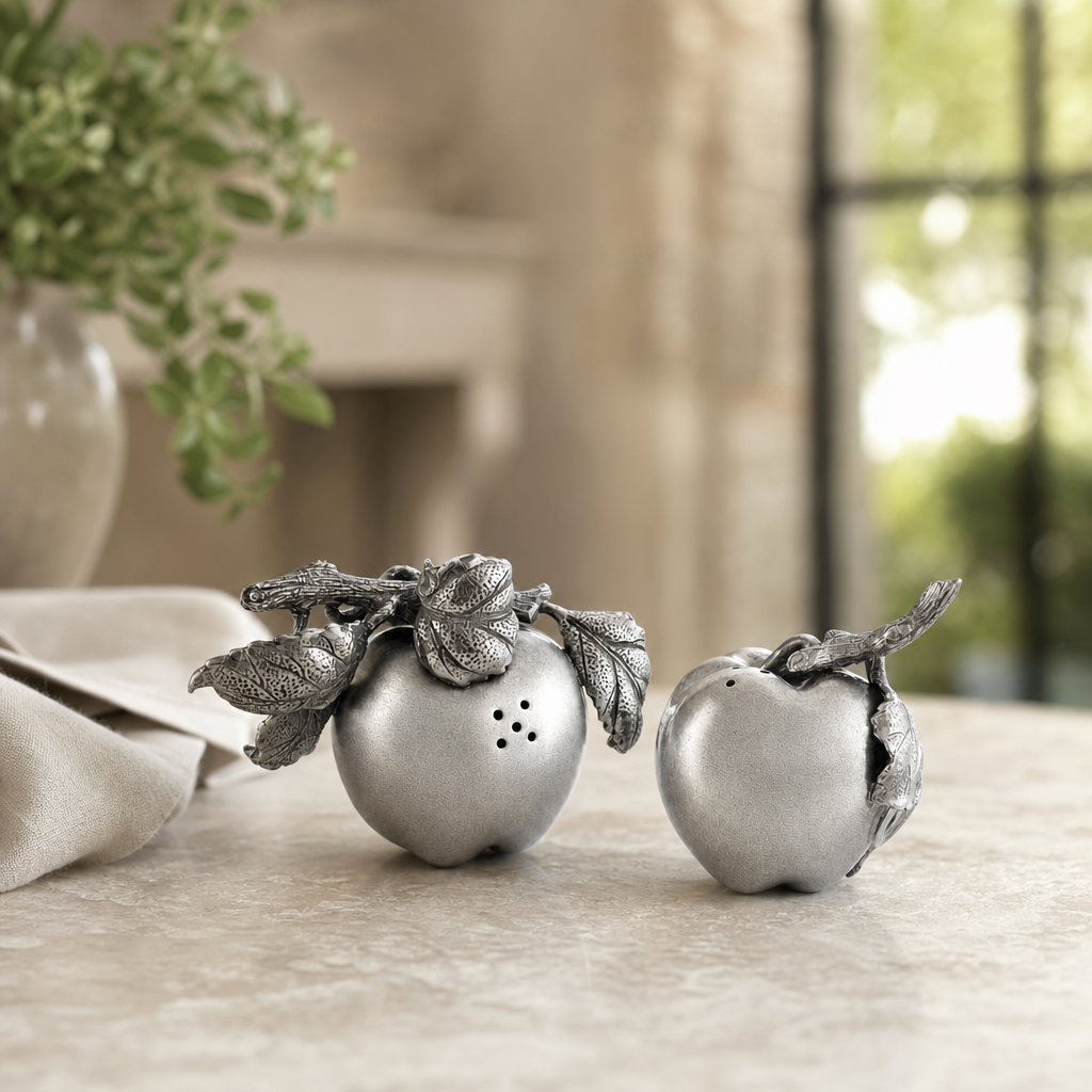 Apple Salt & Pepper Set 1