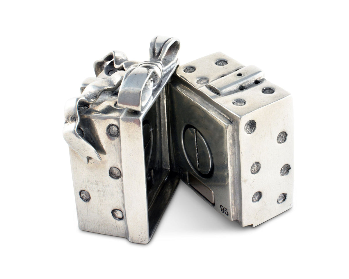 Vagabond House Holidays Christmas Package Salt and Pepper