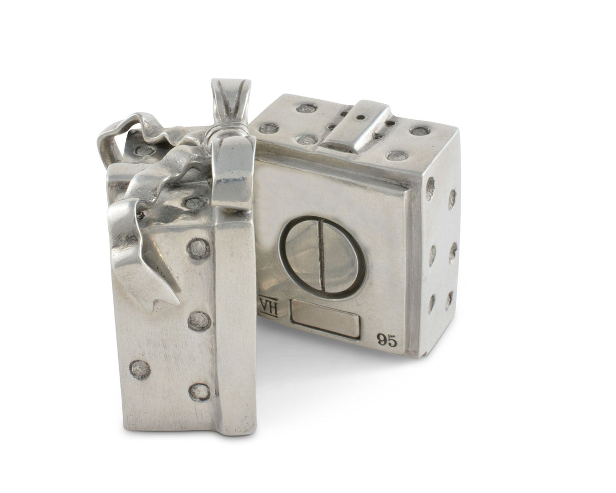 Vagabond House Holidays Christmas Package Salt and Pepper