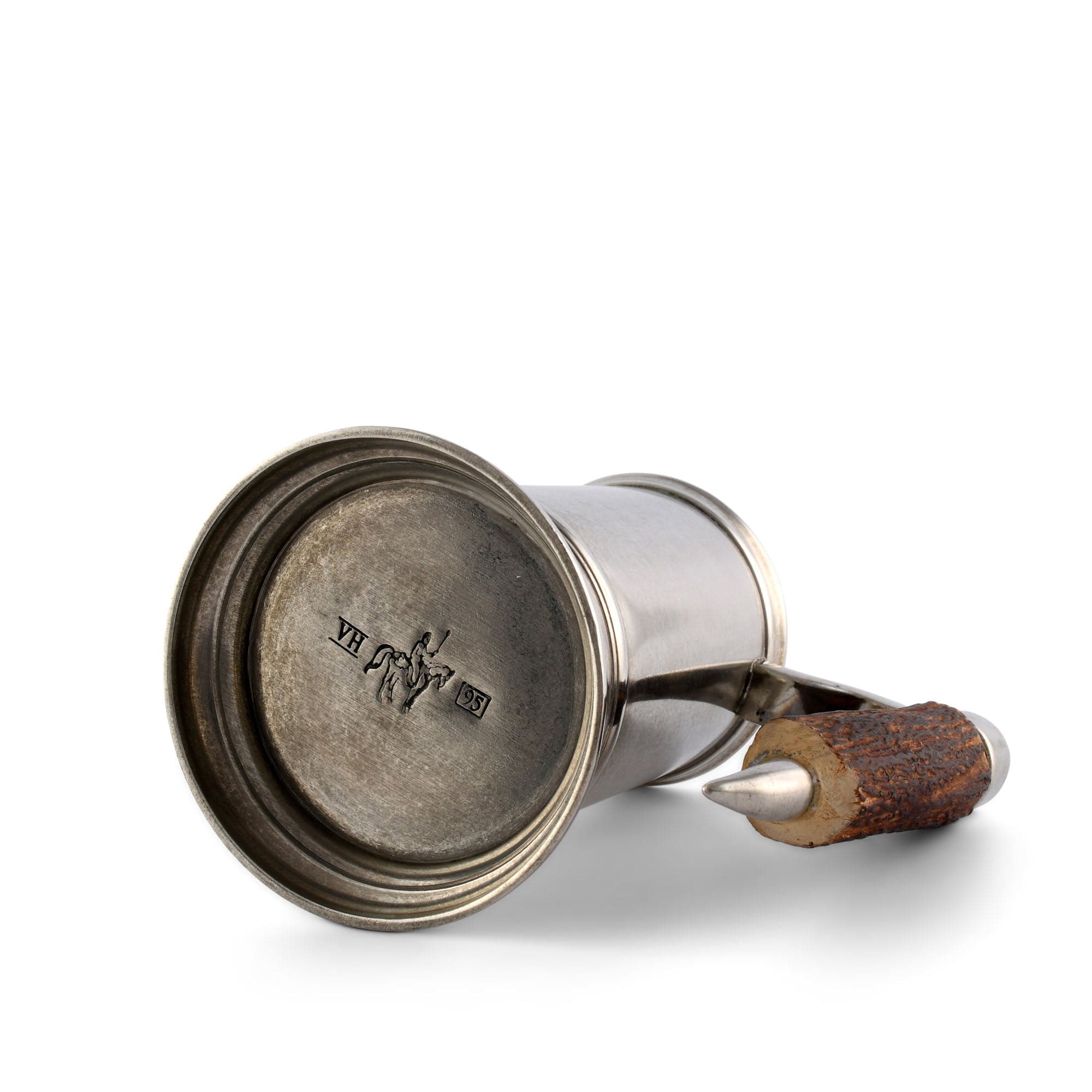 https://www.vagabondhouse.com/cdn/shop/products/vagabond-house-lodge-style-straight-english-pewter-mug-composit-antler-handle-a109f-31279472902192_5000x.jpg?v=1678103550